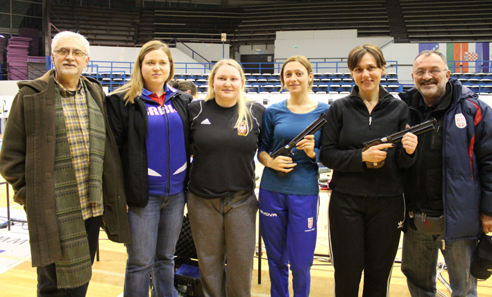 minhen reprezentacija pistoljem sa trenerima