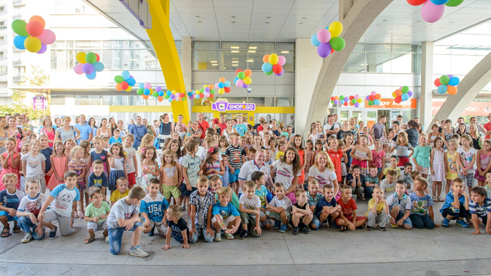 Zorana Arunovic u druzenju sa decom1