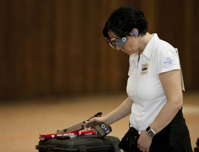 jana_sekaric_sidnej_4_pistolj