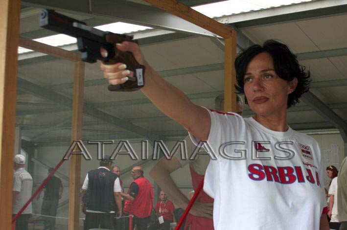 jasna sekaric malokalibarski pistolj