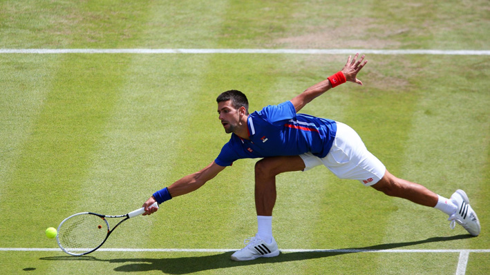 Novak_Djokovic_forehand_OI