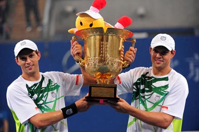 bob_i_majk_brajan_trofej_peking