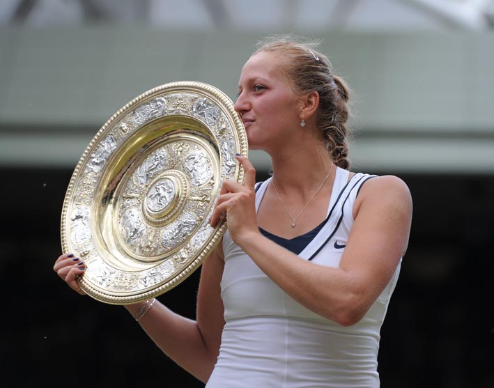 kvitova_pehar_vimbldon_2011