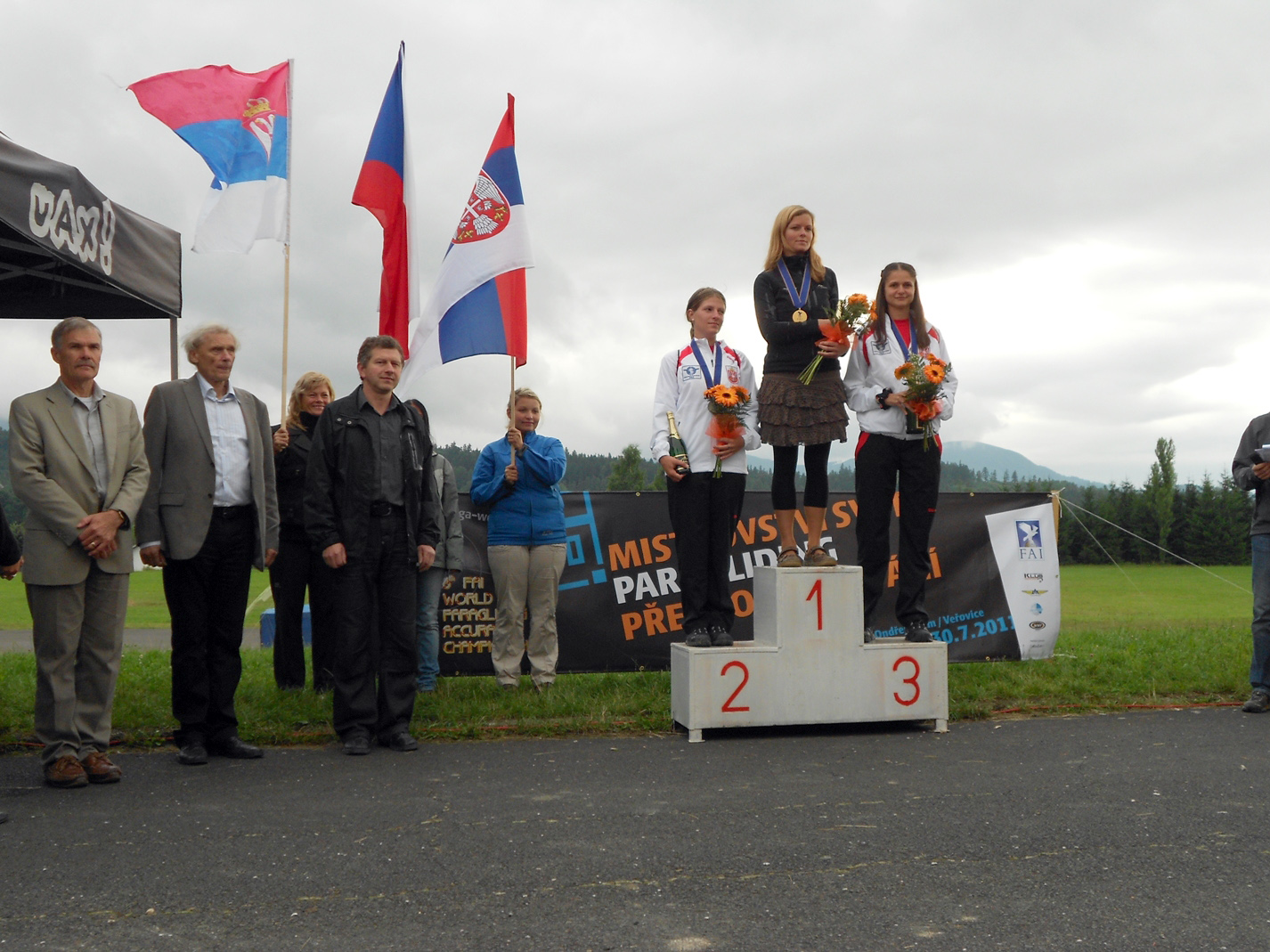 Milica Bicanin i Milica Marinkovic na pobednickom postolju small