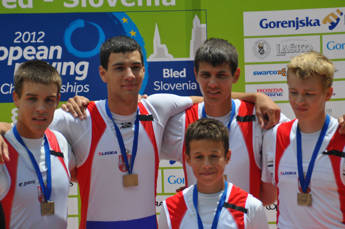 cetverac_sa_kormilarom_juniori