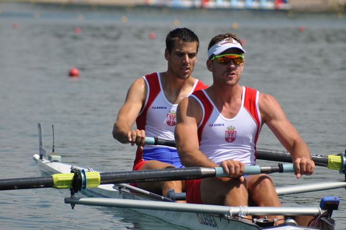 dvojac_bez_kormilara_bg_2012