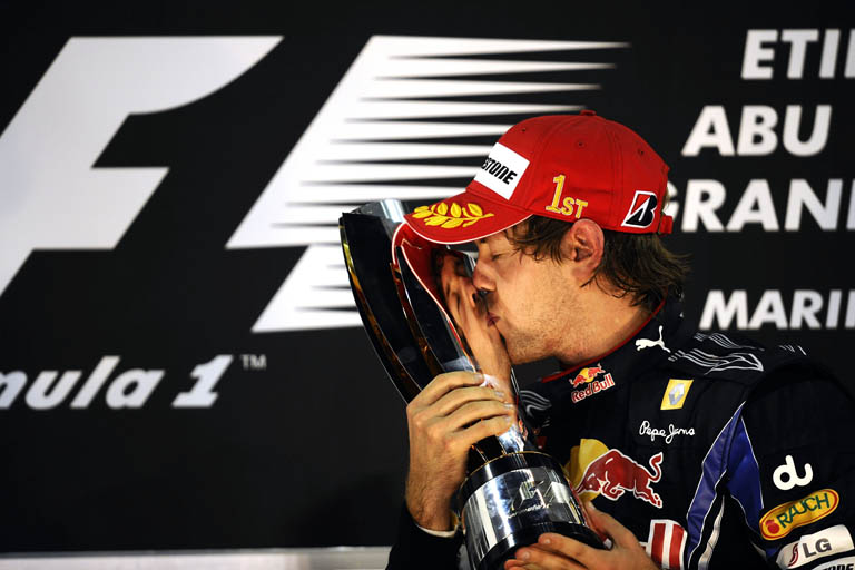 sebastian_vetel_ljubi_trofej