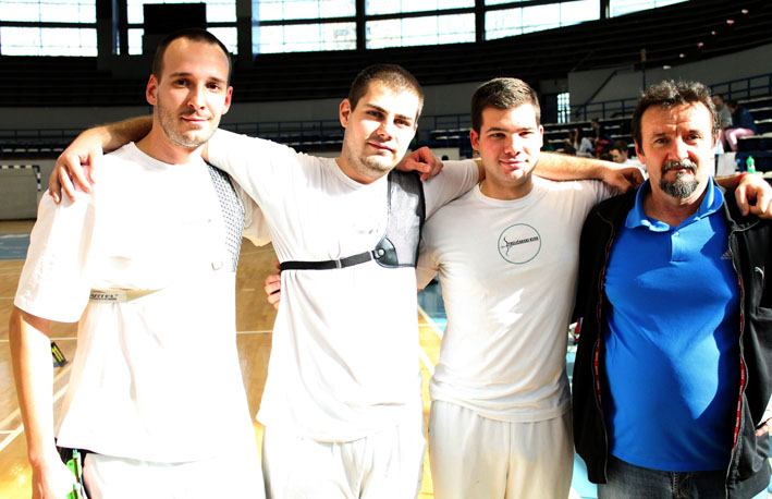 POBEDNICKA EKIPA NISA GROZDANOVC DRUGI S DESNA PORED TRENERA COLOVICA