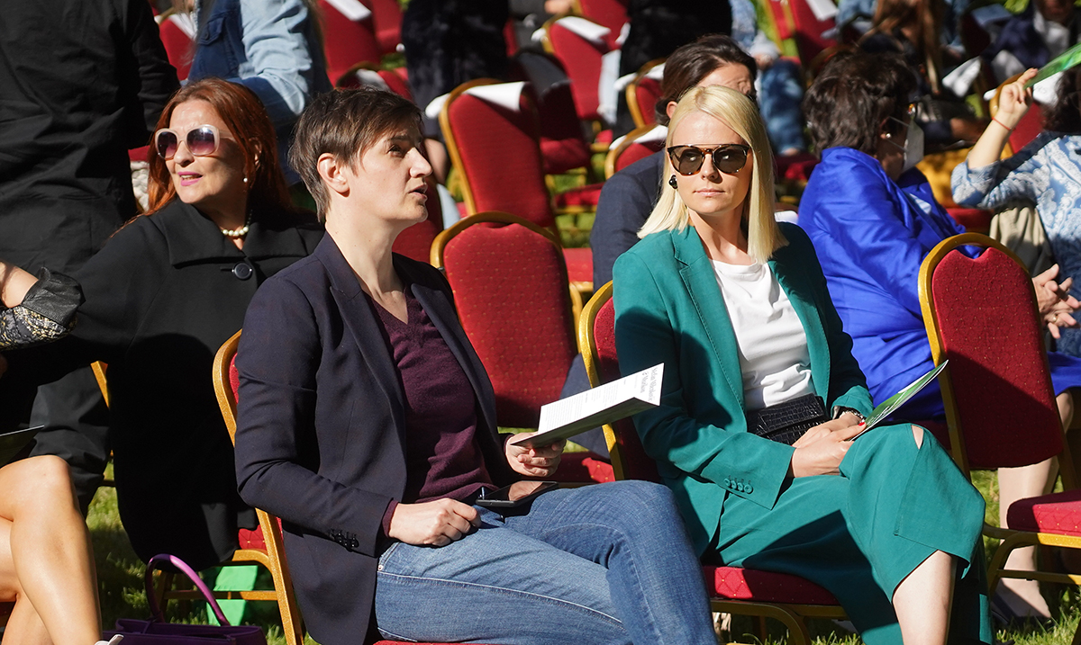 Stefan Milenković i orkestar Muzikon oduševili publiku u Botaničkoj bašti