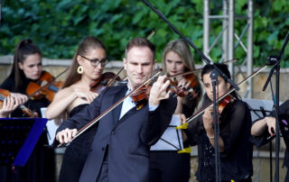 Stefan Milenković i orkestar Muzikon oduševili publiku u Botaničkoj bašti