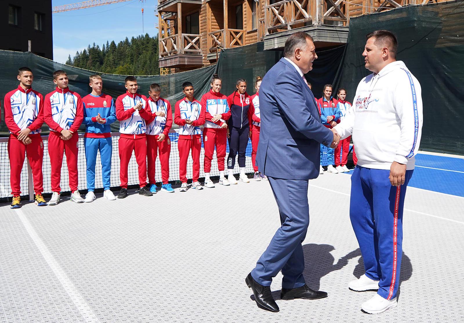 Dodik posetio boksere Srbije na Jahorini