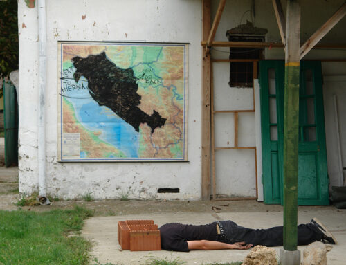 Performansi Slavena Tolja i Dragana Vojvodića u okviru izložbe InterMediaArt u Muzeju savremene umetnosti Vojvodine