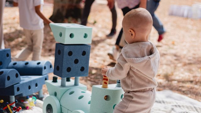 Ergobaby porodični piknik na Oplencu: Bliskost, bezbednost i igra u centru porodičnog dana