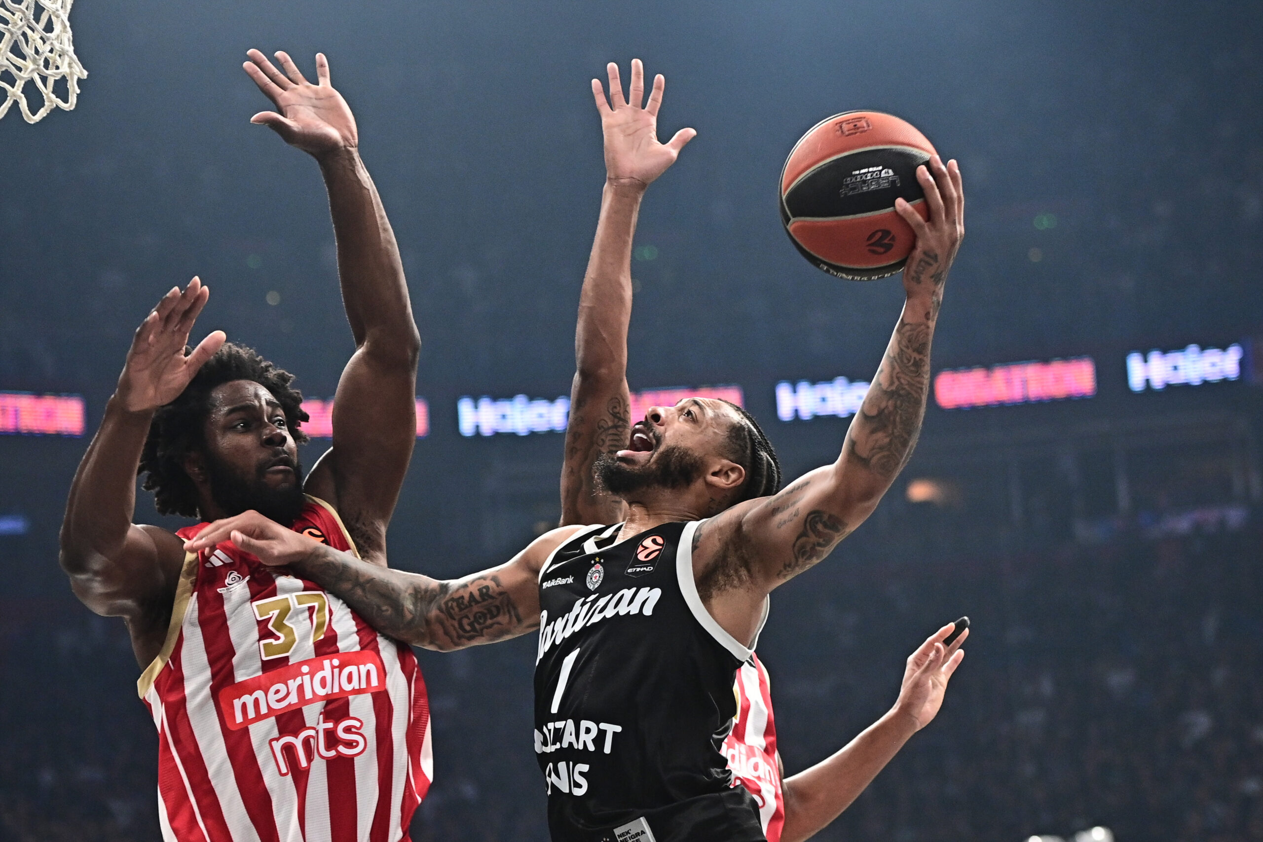 22, October, 2026, Belgrade - The seventh round match of the Turkish Airlines Euroleague between KK Partizan Mozzart Bet and KK Crvena zvezda MeridianBet was played at the Belgrade Arena. Jesusemilore Talodabijesu Semi Ojeleye, #37 (KK Crvena zvezda Meridaianbet), Carlik Jones, #1 (KK Partizan Mozzart Bet). Photo: Dusan Milenkovic/ATAImages 22, oktobar 2026, Beograd - Utakmica sedmog kola Turkish Airlines Evrolige izmedju KK Partizan Mozzart Bet i KK Crvena zvezda MeridianBet odigrana je u Beogradskoj Areni. Photo: Dusan Milenkovic/ATAImages