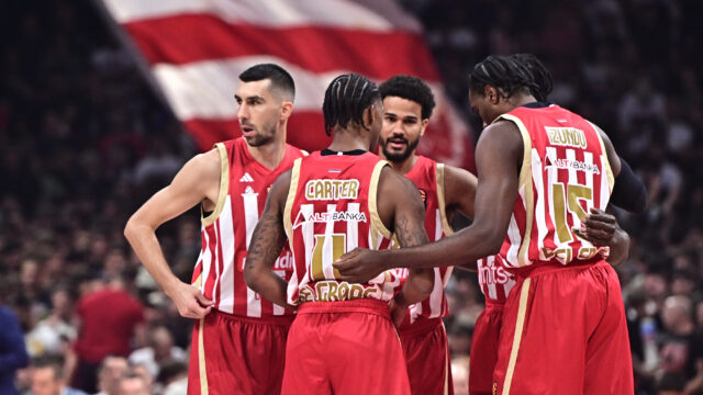 Košarkaši Crvene zvezde pobedili Efes u trećem kolu Evrolige